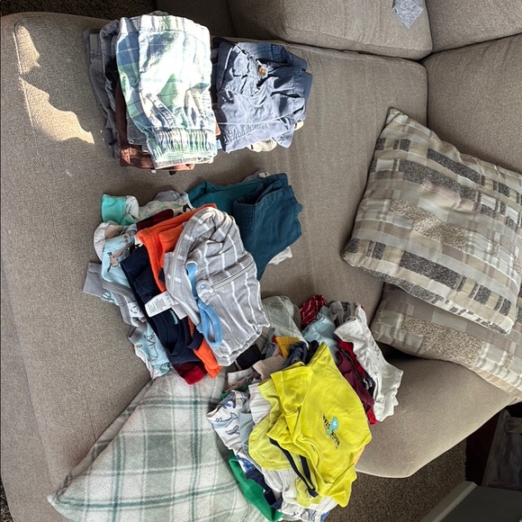 Colorful boys bundles 9-18 months - Picture 2 of 2